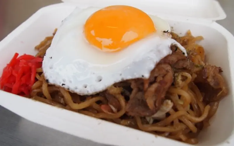 富士宮やきそば 目玉焼きトッピング